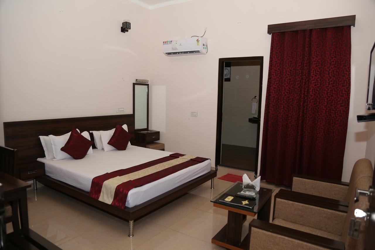 Gulmohar Sariska Resort Bairāt Zewnętrze zdjęcie
