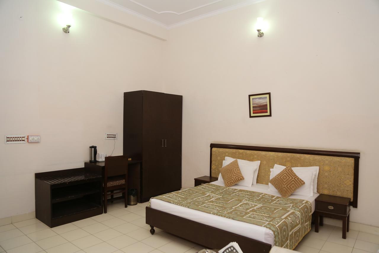Gulmohar Sariska Resort Bairāt Zewnętrze zdjęcie